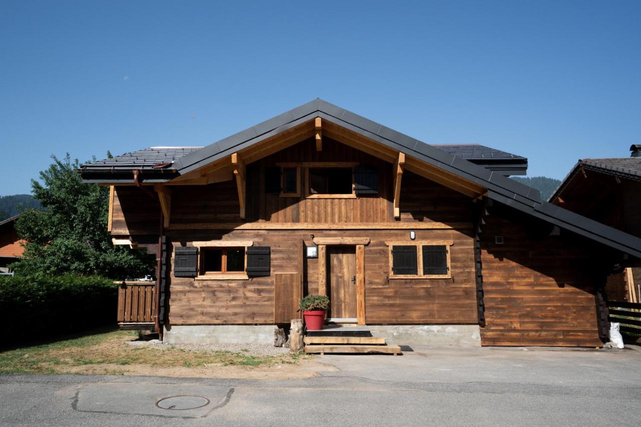 Le Petit Chalet De Montriond Exteriör bild